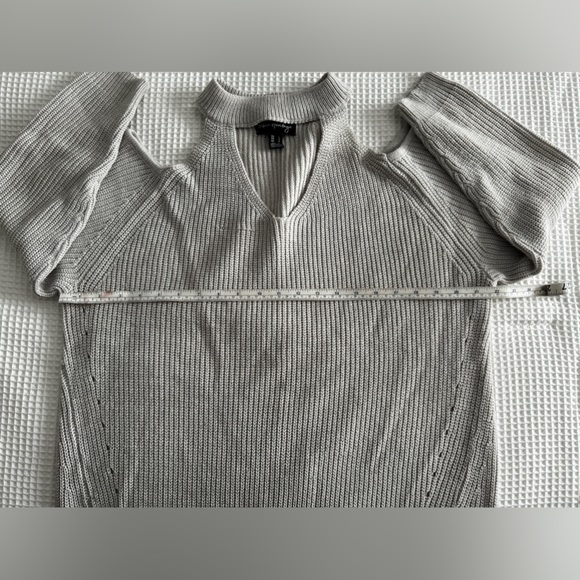 Gray open shoulder crew neck knit sweater - Picture 3 of 4